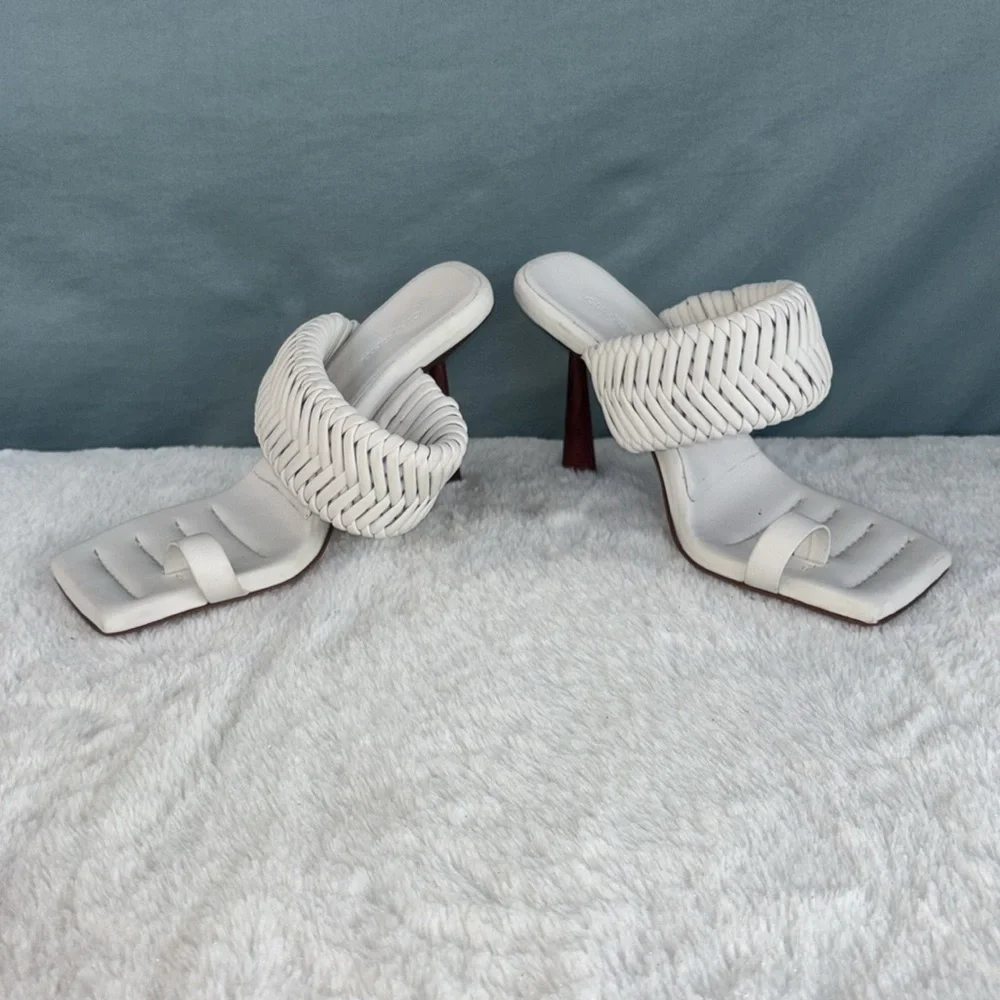 EUC GIA/RHW Sandal Open Toe Slide Mule White EU 36 Retails $370 Leather Braided